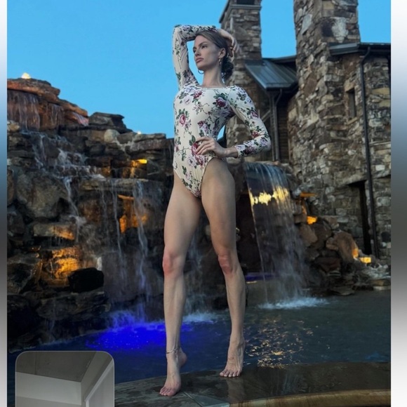 NWT Antonio Melani x The Style Bungalow Miraflores Floral Print 1 piece Swimsuit - Picture 2 of 12